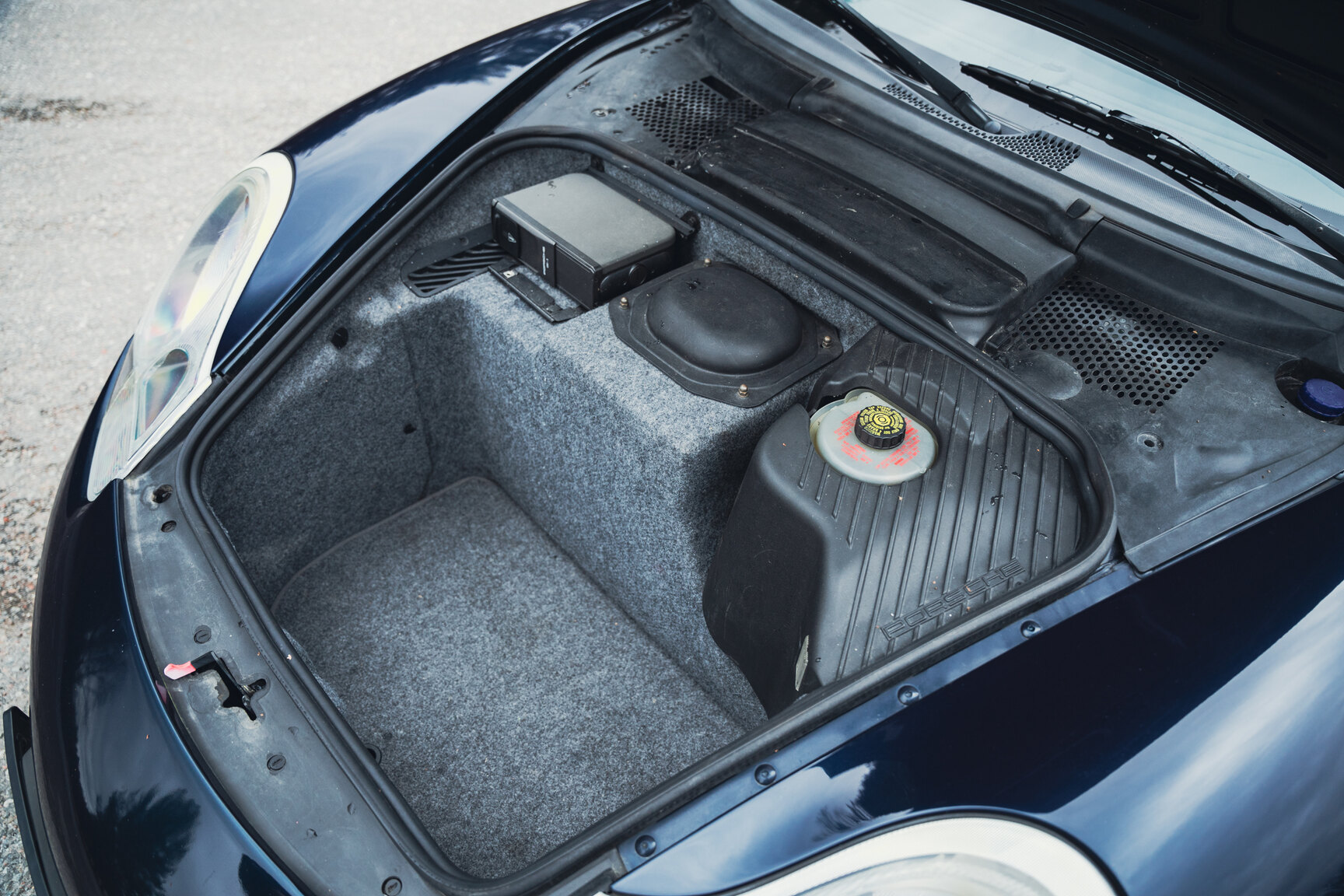 Interior image of 1999 Porsche 911 Carrera 4