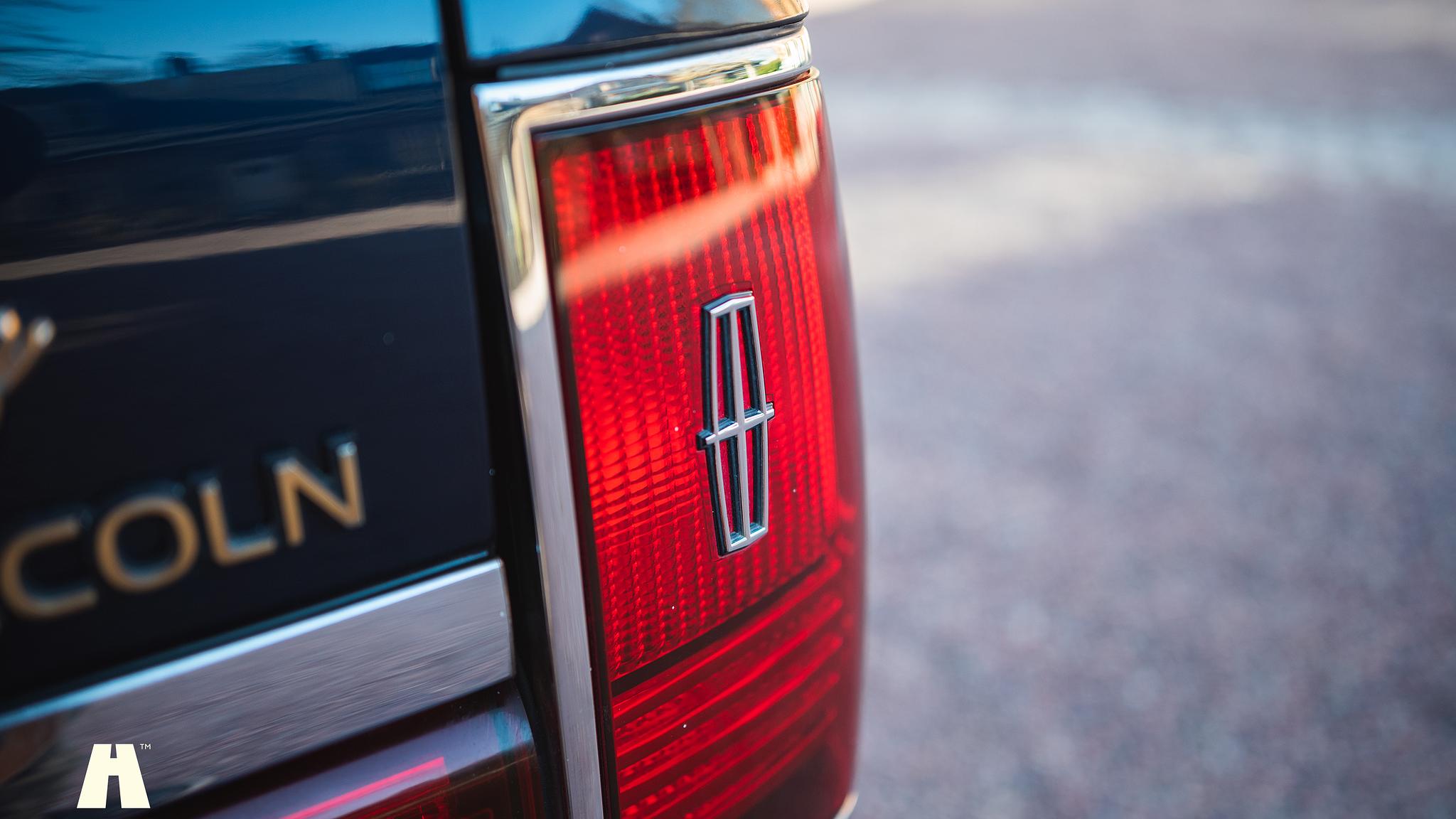 Exterior image of 1992 Lincoln Town Car Limousine 