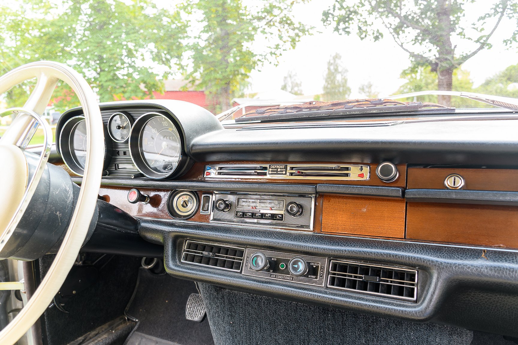 Interior image of 1969 Mercedes-Benz 300 SEL