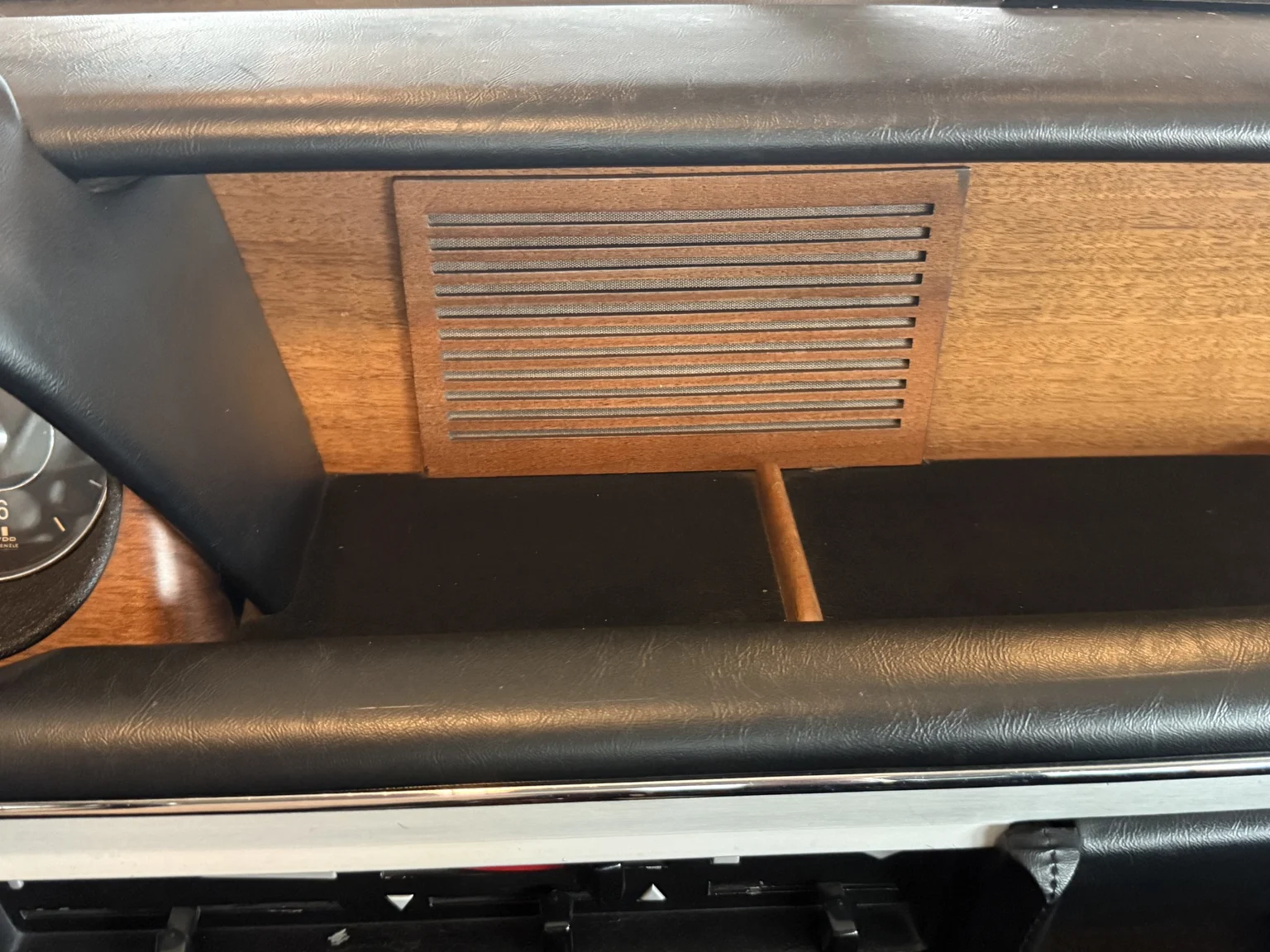 Innenraumfoto von 1972 BMW E9 3.0 CSI (16)