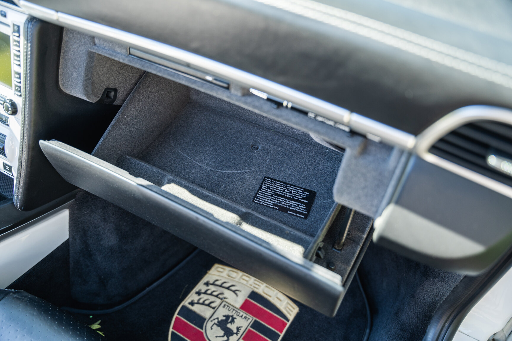 Interior image of 2008 Porsche 911 Turbo Cabriolet (67)