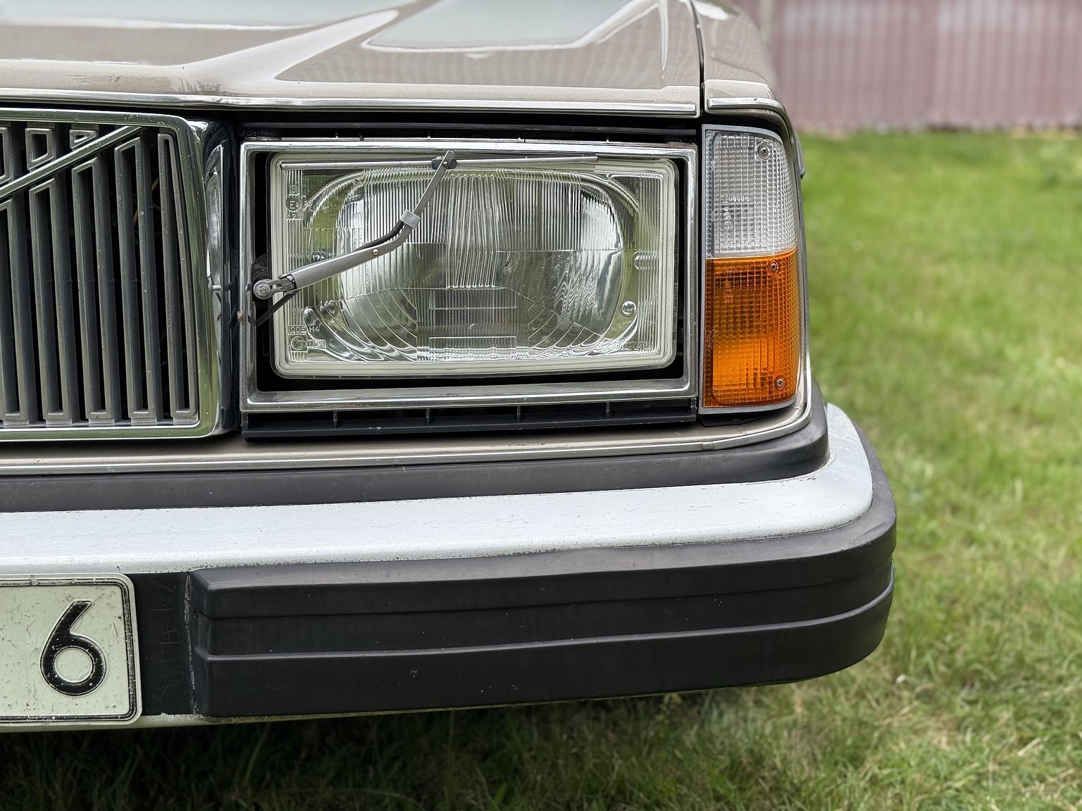Exterior image of 1976 Volvo 264 V6 GL Automatisk