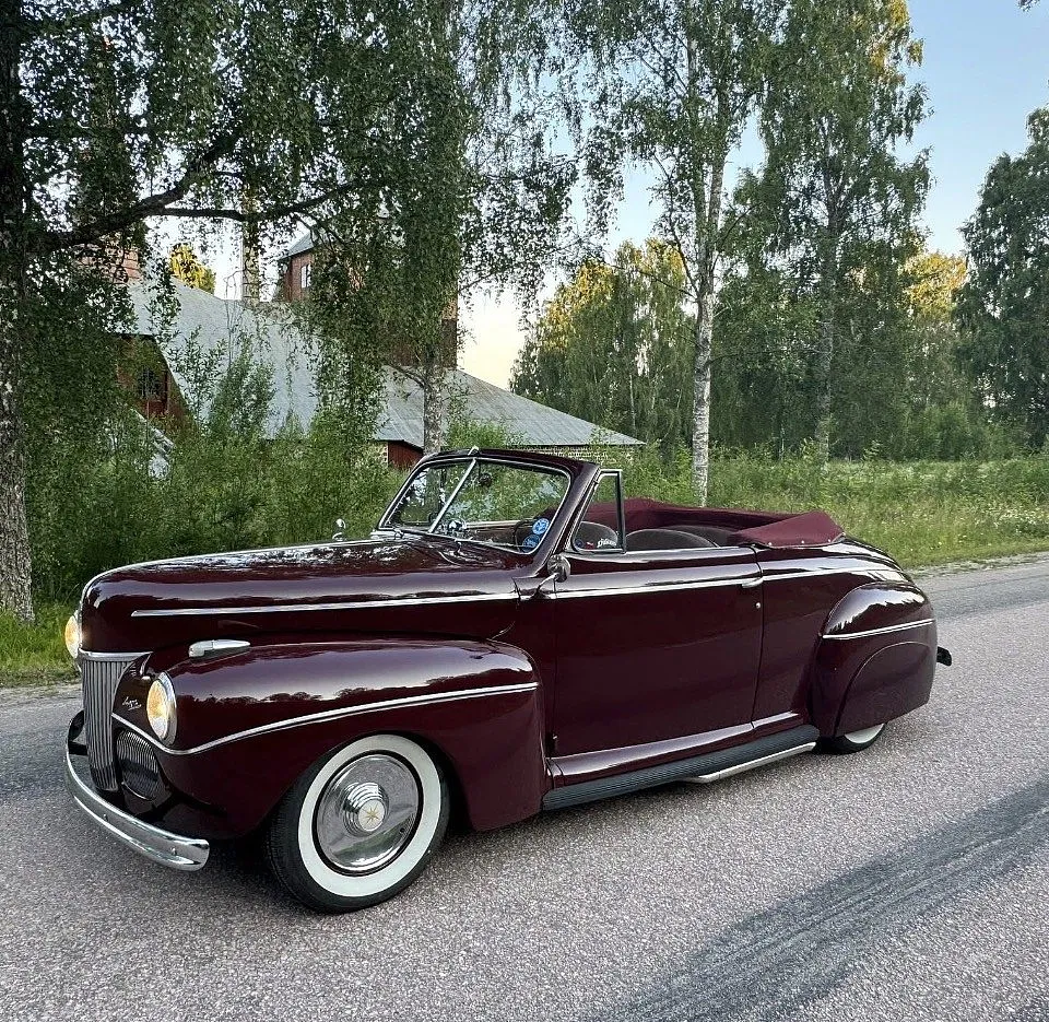 Exteriörbild på 1941 Ford Super De Luxe Cabriolet (2)