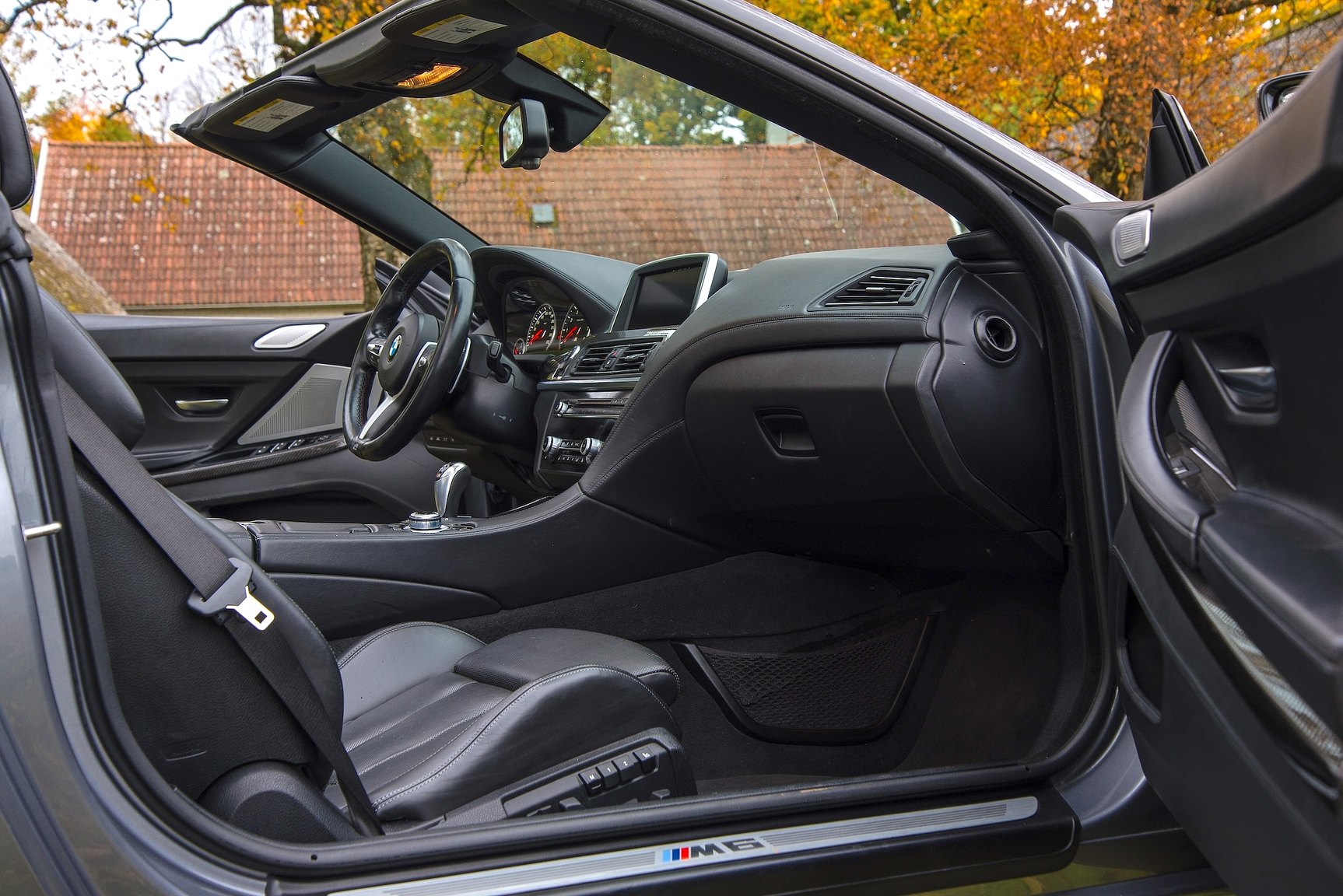 Interior image of 2014 BMW M6C