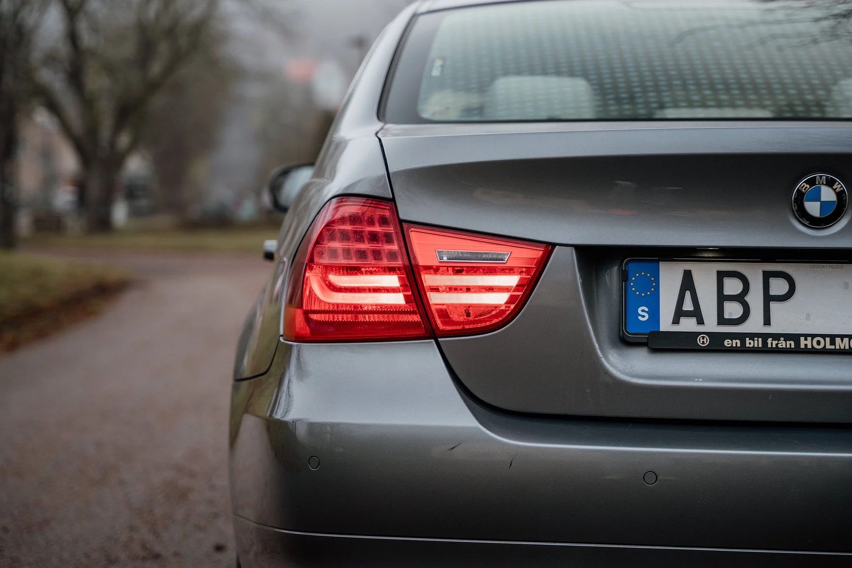 Exterior image of 2010 BMW 325i Sedan (34)
