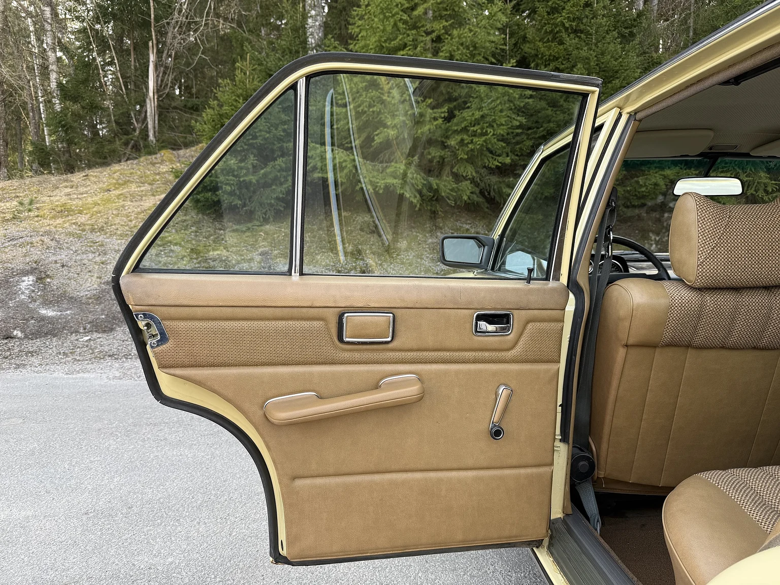 Innenraumfoto von 1974 Mercedes-Benz 230 Automatic (41)