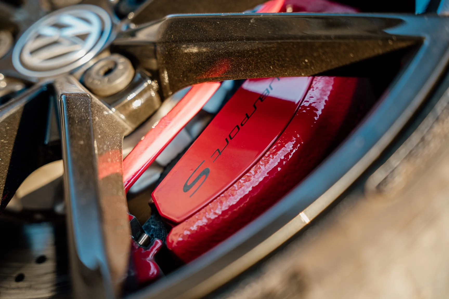 Exterior image of 2016 Volkswagen Golf GTi Clubsport S - no. 291/400 (30)