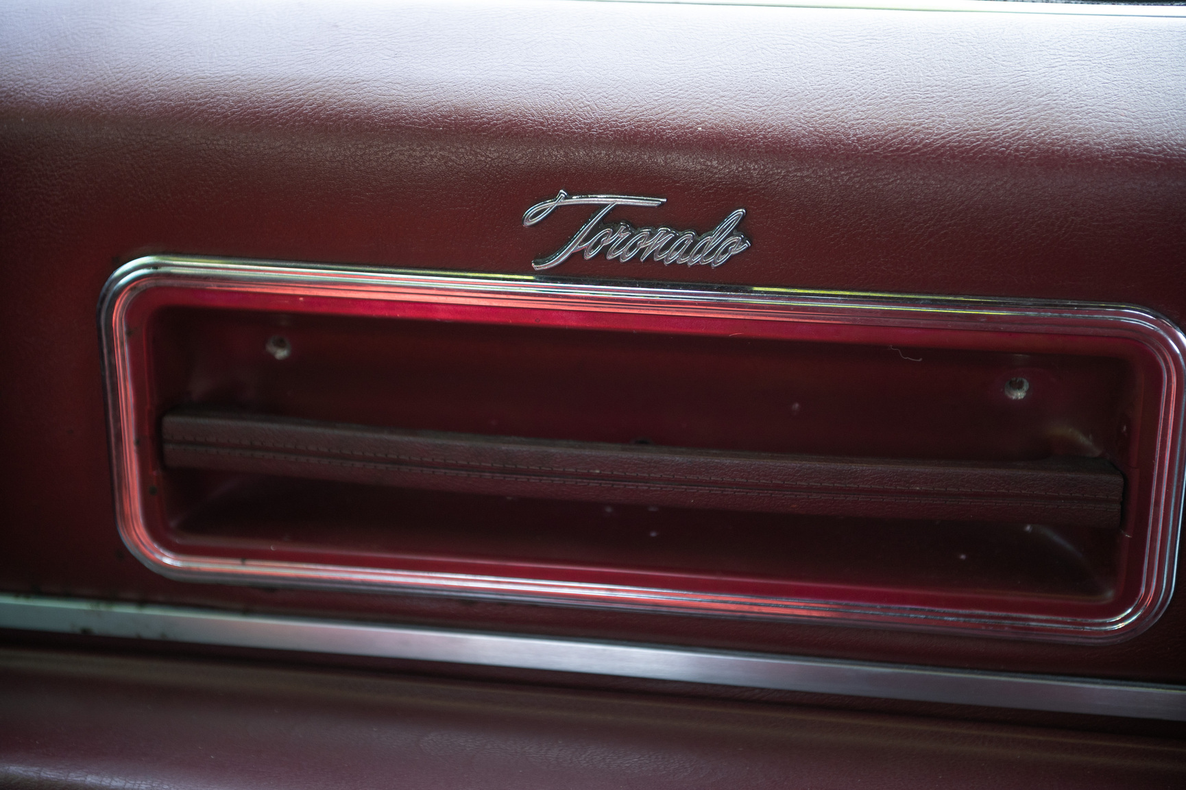 Interior image of 1968 Oldsmobile Toronado (19)