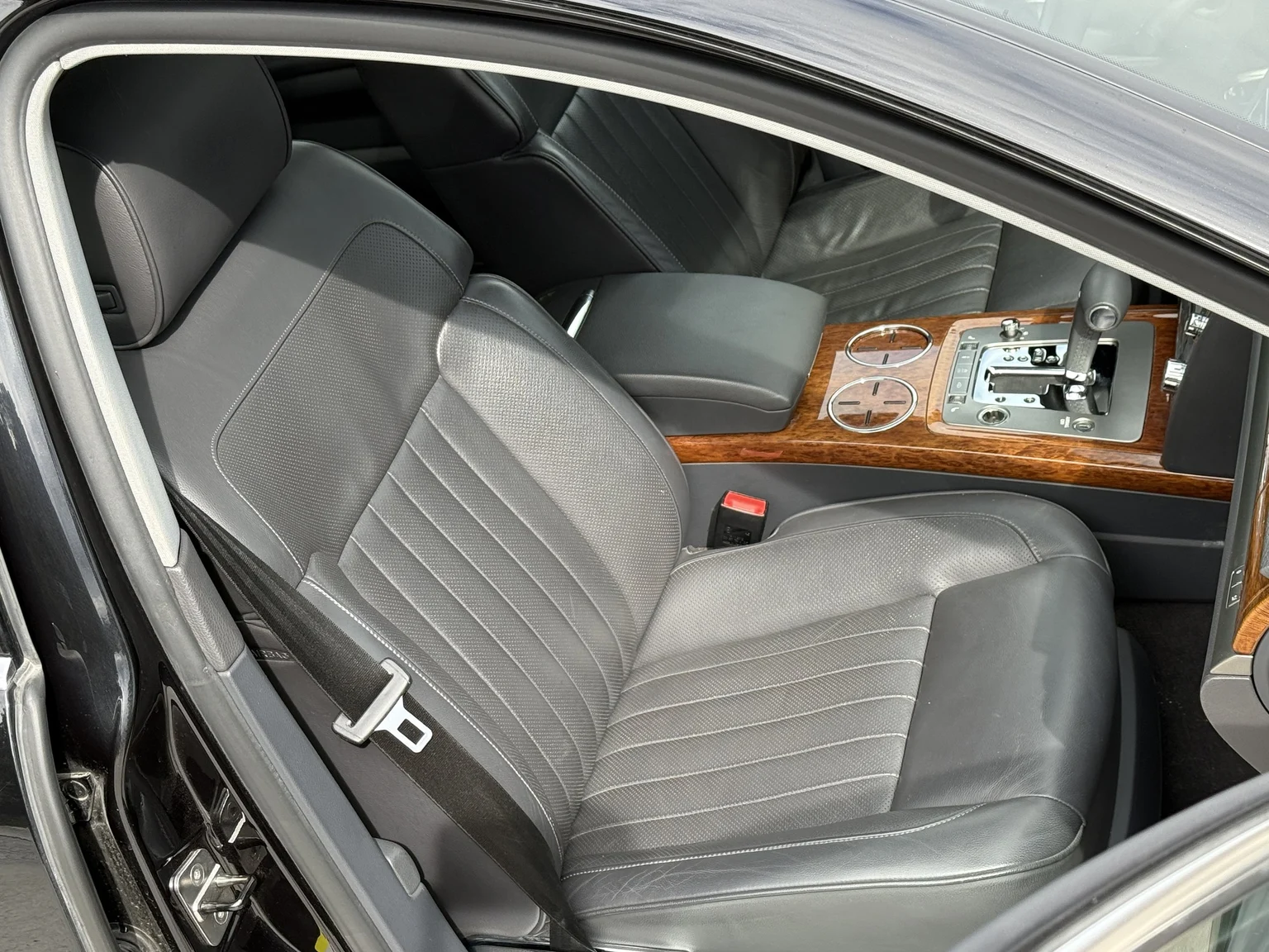 Interior image of 2013 Volkswagen Phaeton 3.0 TDI (78)