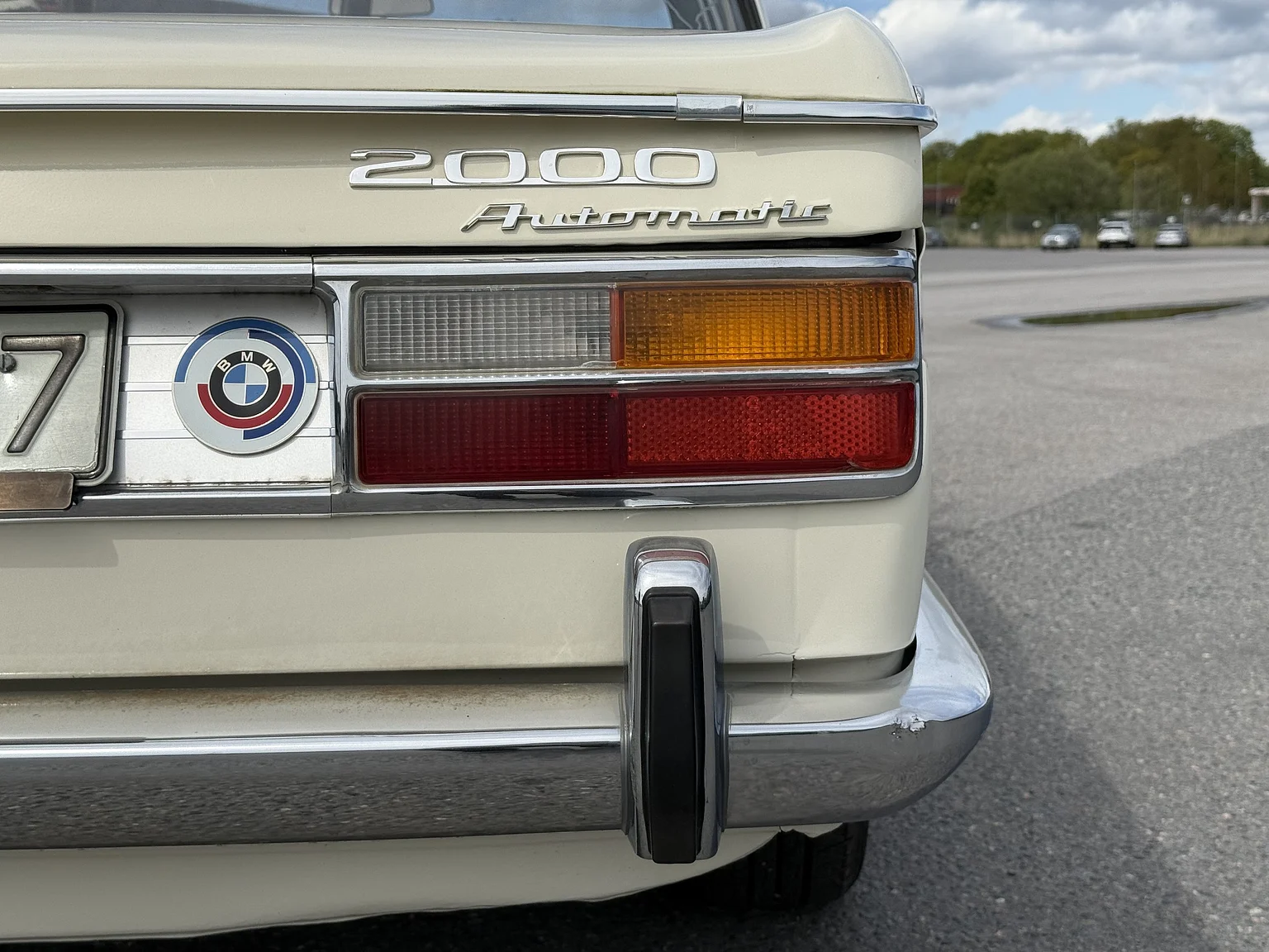 Exterior image of 1970 BMW New Class 4-dörrars Sedan (37)