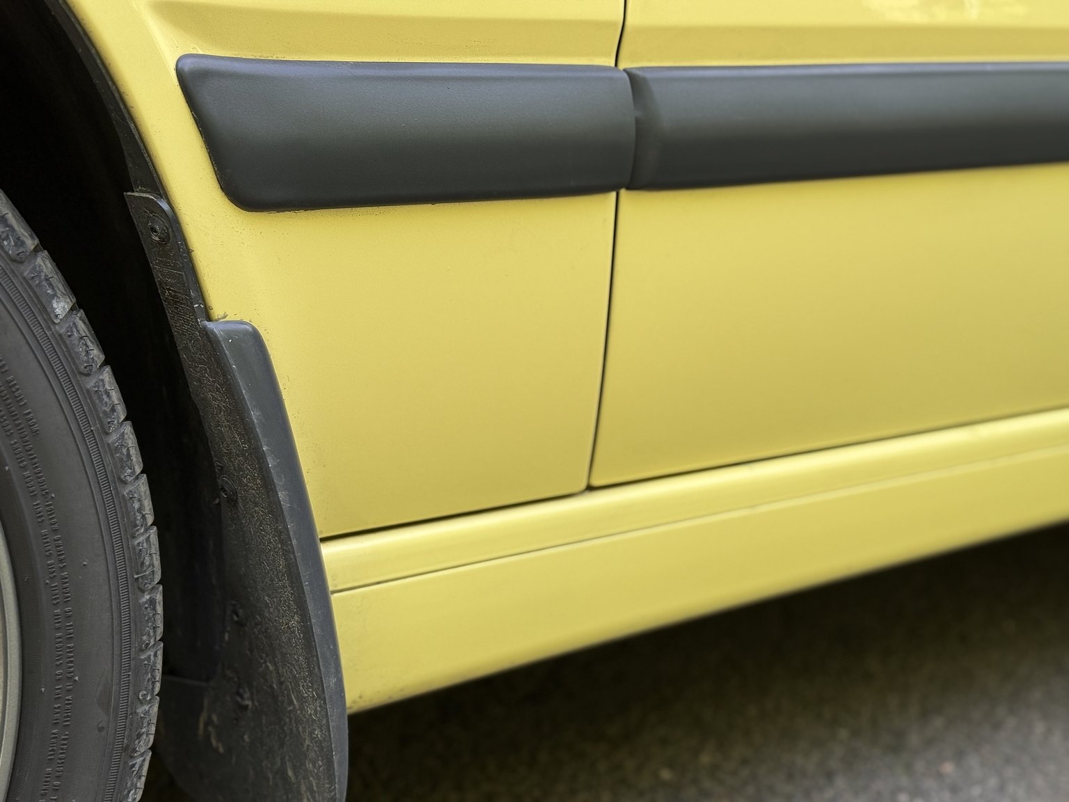 Exterior image of 1995 Volvo 850 T-5R