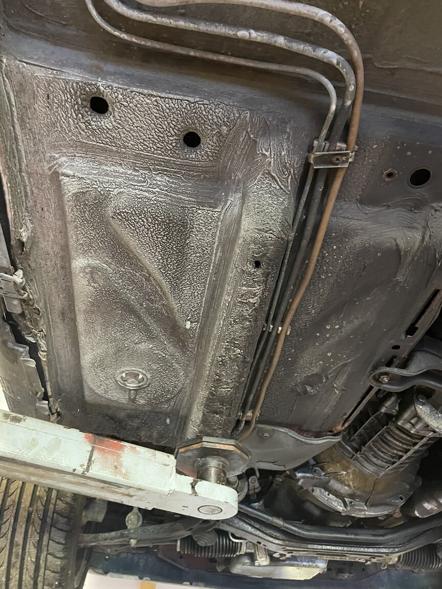 Image of 1987 BMW 320i mechanics