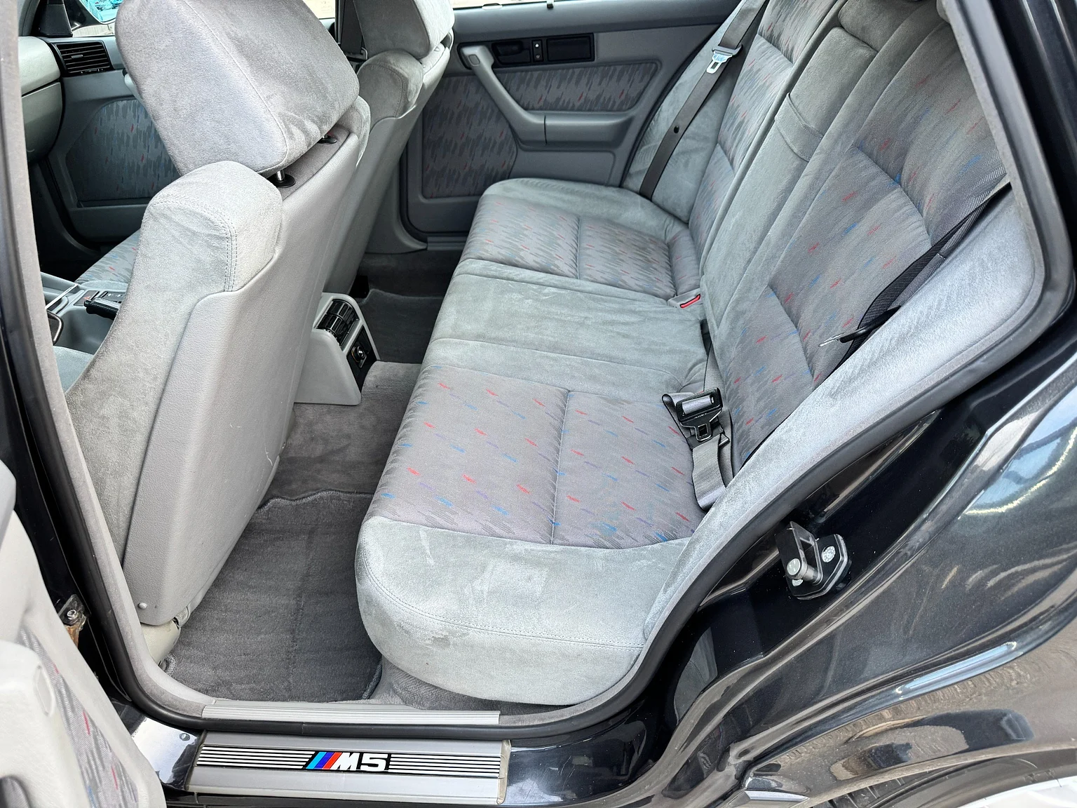 Innenraumfoto von 1993 BMW E34 M5 Touring  (90)