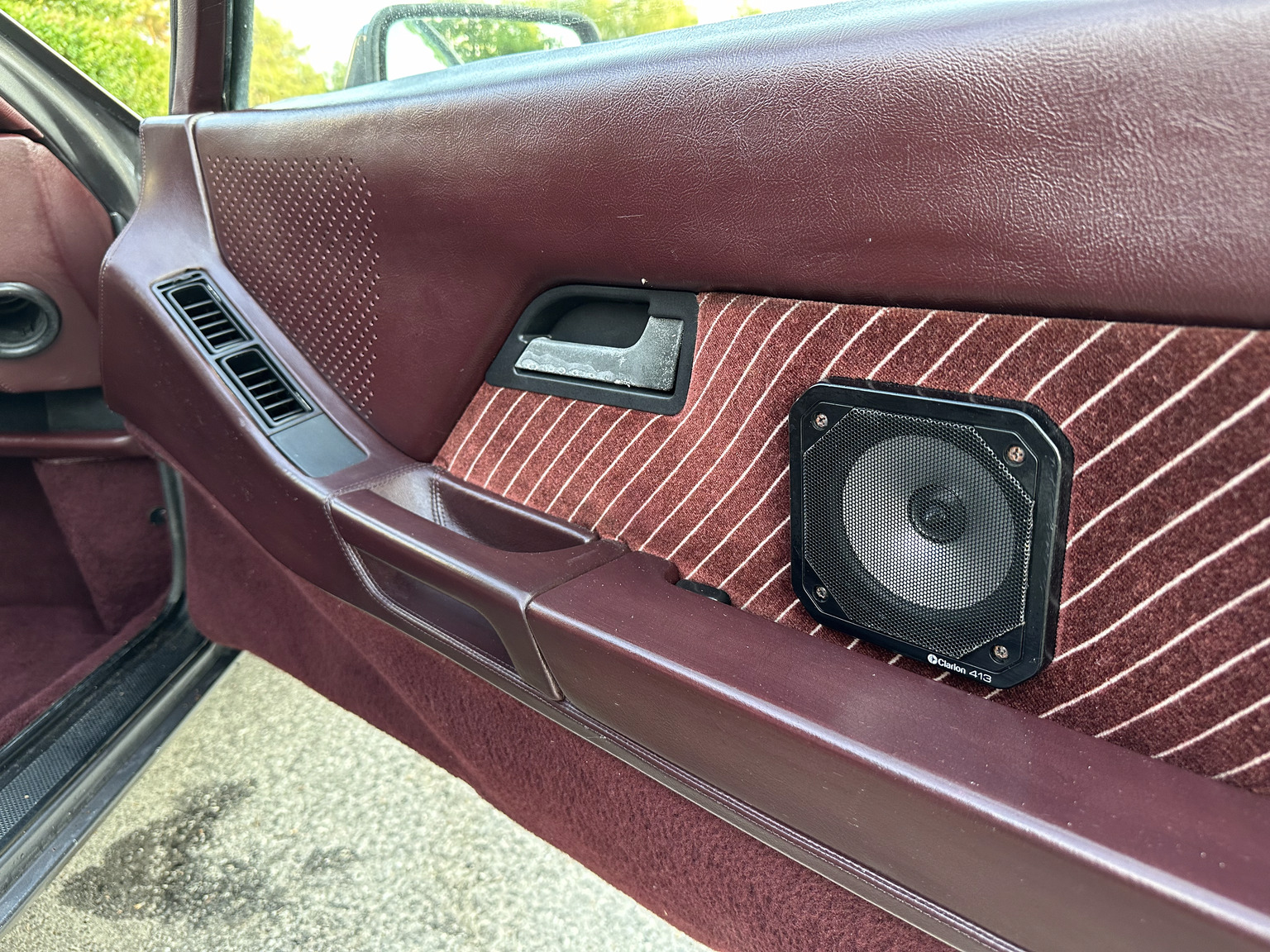 Interior image of 1985 Porsche 928 (34)