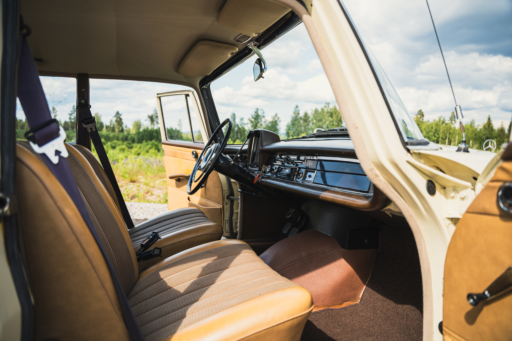 Interior image of 1966 Mercedes-Benz 200 D "Heckflosse"