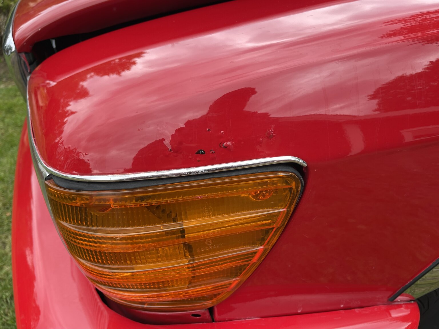 Exteriörbild på 1973 Mercedes 350 SLC