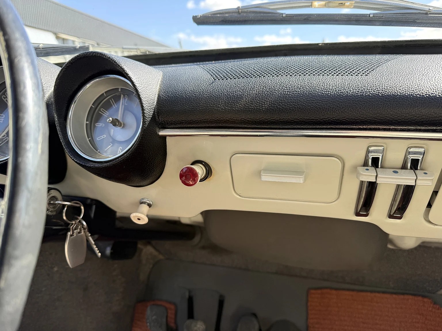 Innenraumfoto von 1965 Volkswagen 1500 Limousine 311 Notchback (15)