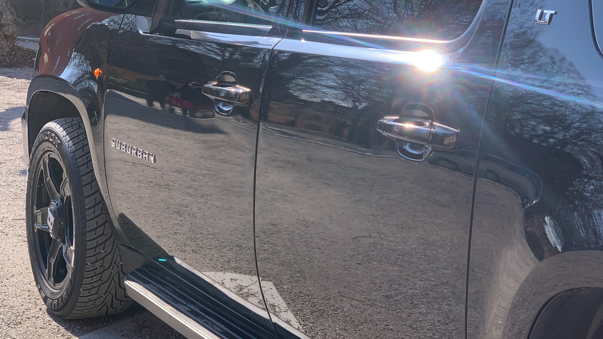 Exteriörbild på 2011 Chevrolet Suburban