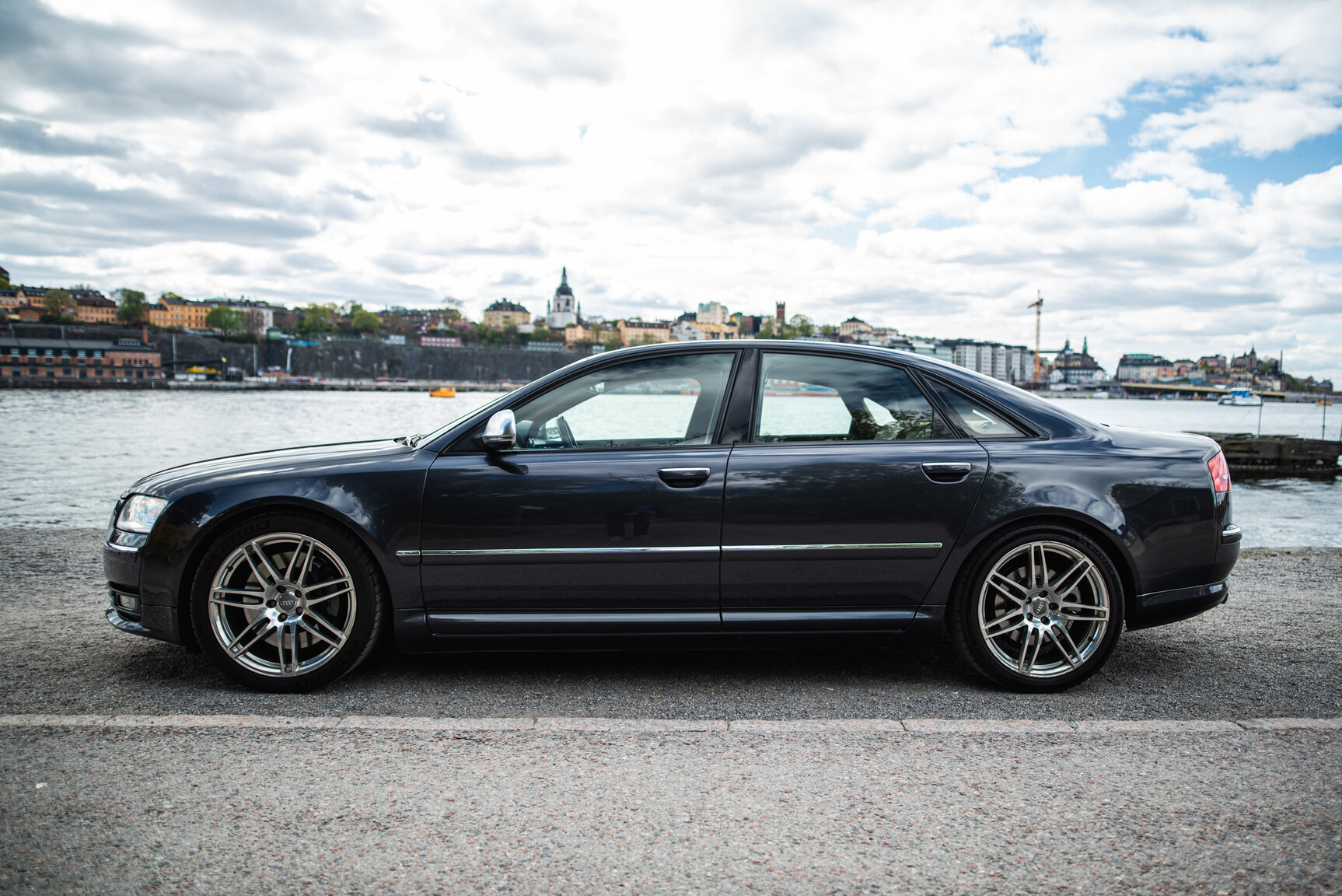 Exterior image of 2009 Audi S8 5.2 V10 FSI Quattro