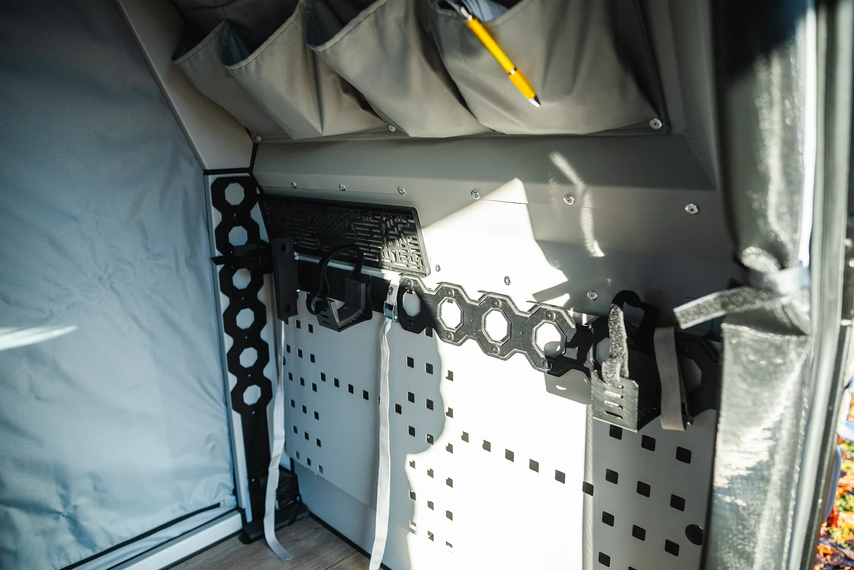 Interior image of 2025 Northea Trailer Expedition Crawler 458i Offgrid-Camper (14)