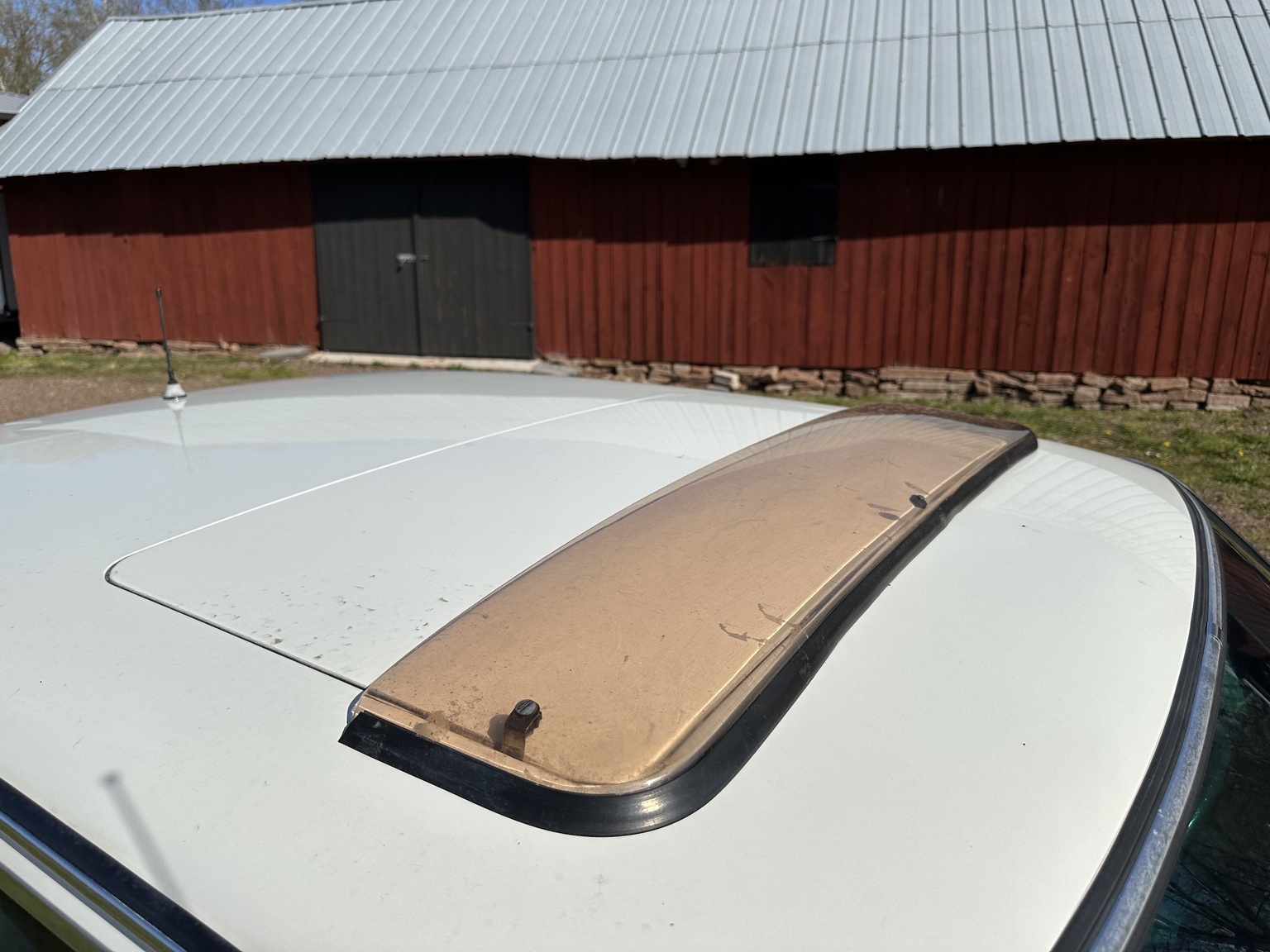 Exterior image of 1985 Mercedes-Benz 200