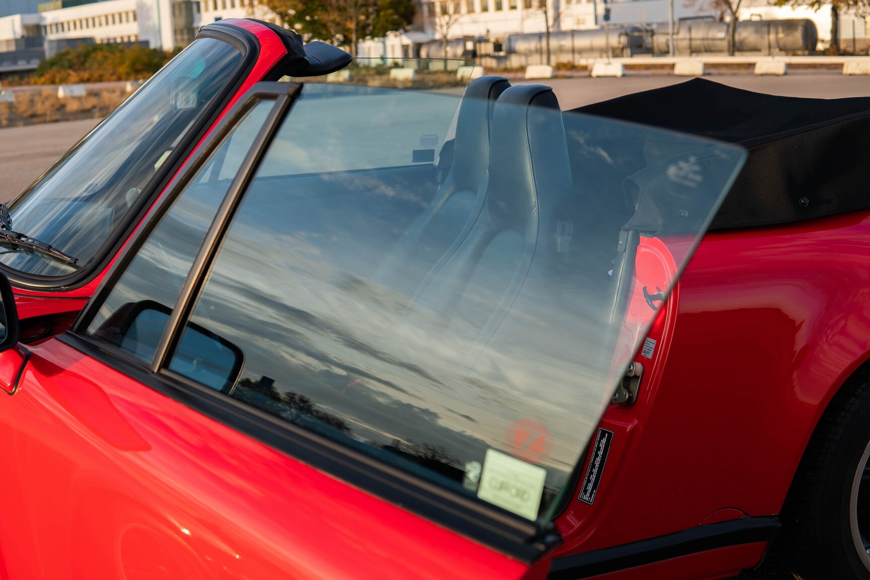 Exteriörbild på 1987 Porsche 911 Carrera Cab 3.2
