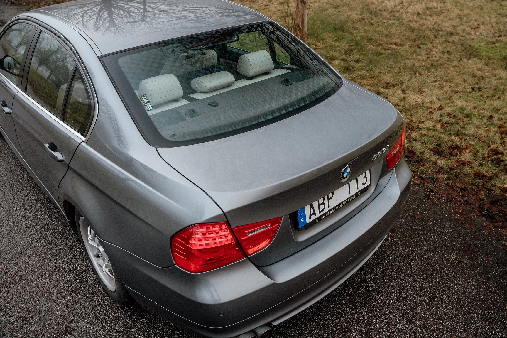 Exterior image of 2010 BMW 325i Sedan (12)