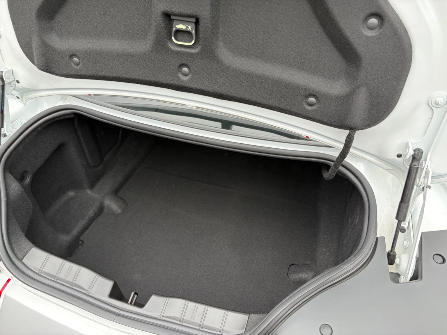 Exteriörbild på 2017 Chevrolet Camaro SS (42)