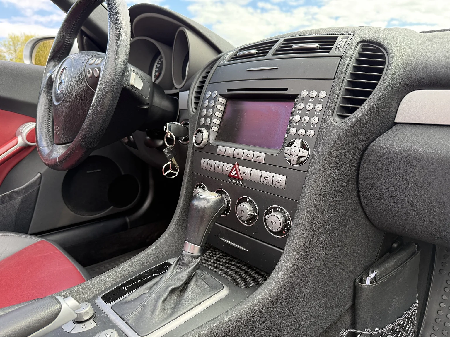 Innenraumfoto von 2005 Mercedes-Benz SLK 55 (42)