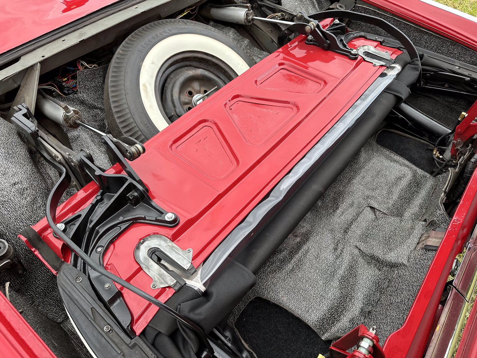 Image of 1962 Ford Thunderbird Convertible mechanics