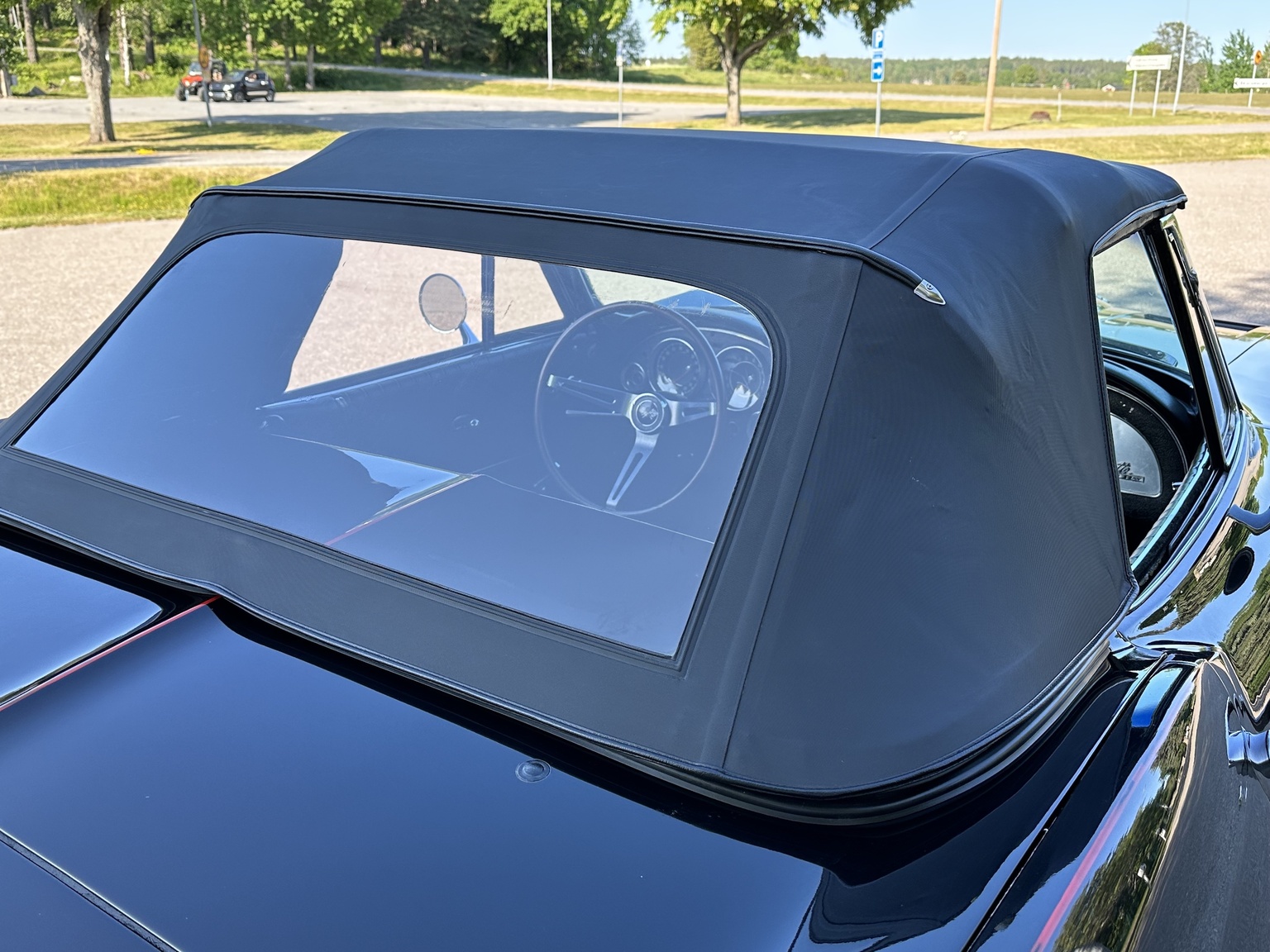 Exterior image of 1964 Corvette C2 Stingray Cabriolet (24)