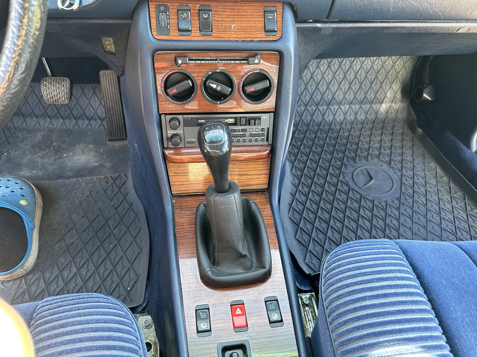 Interiörbild 1985 Mercedes-Benz 200 (17)