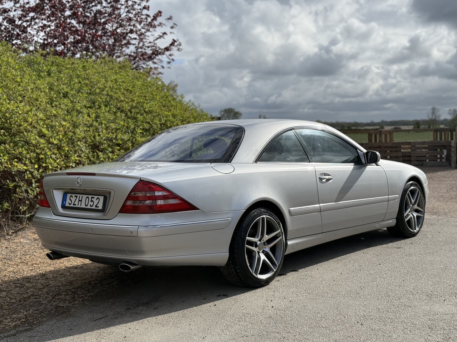 Exterior image of 2000 Mercedes-Benz CL 500