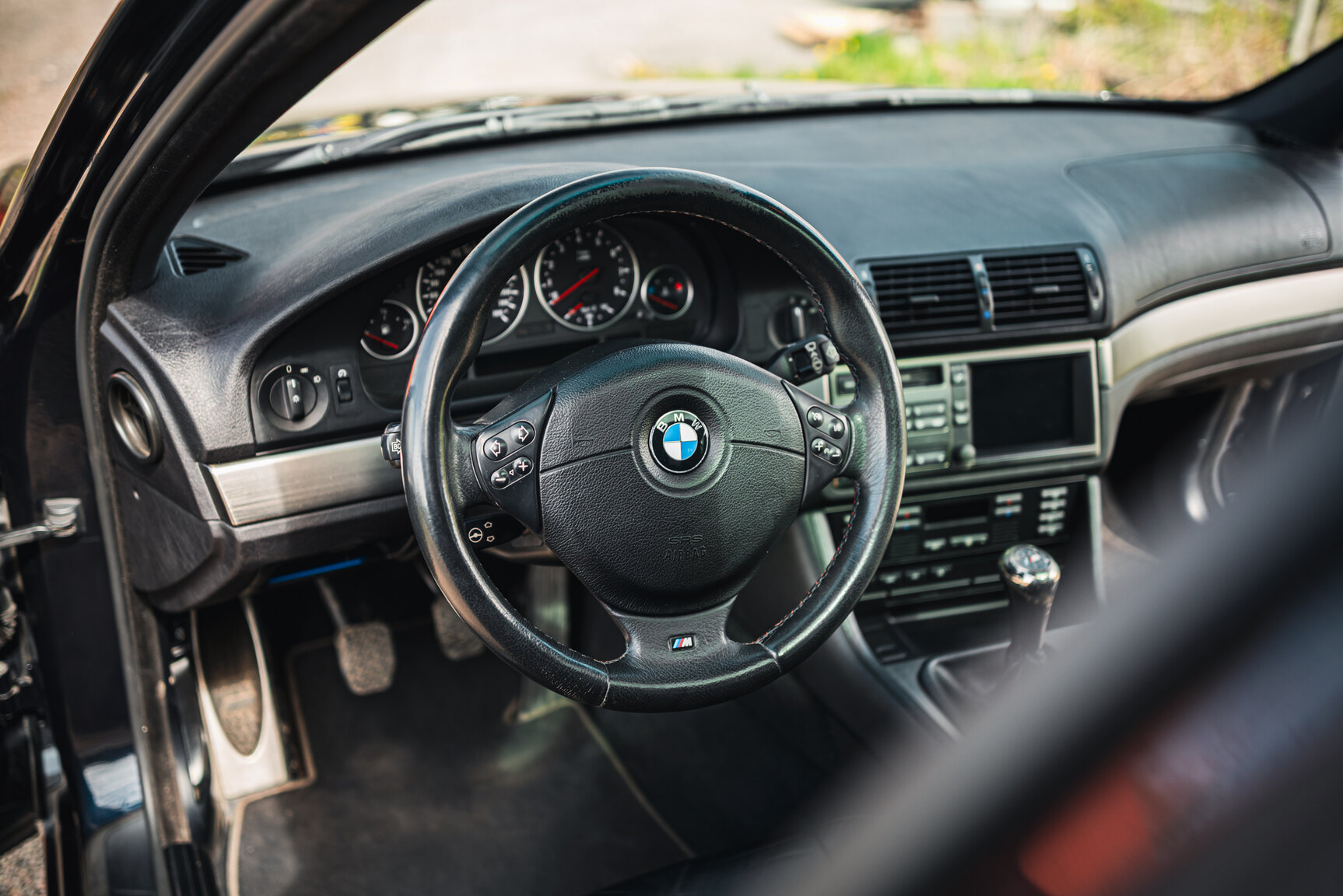 Interior image of 2000 BMW M5 E39