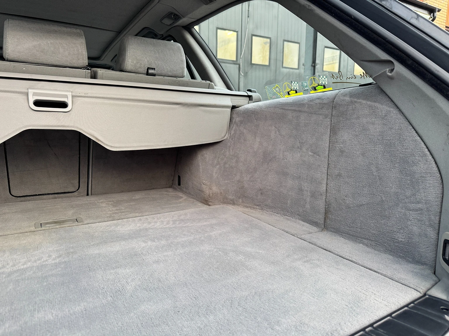 Innenraumfoto von 1993 BMW E34 M5 Touring  (85)