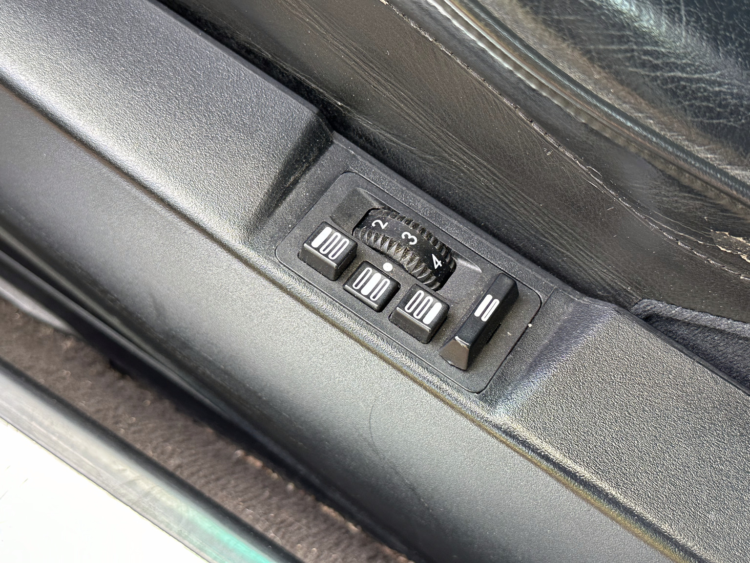 Innenraumfoto von 1992 Mercedes 300 SE (15)