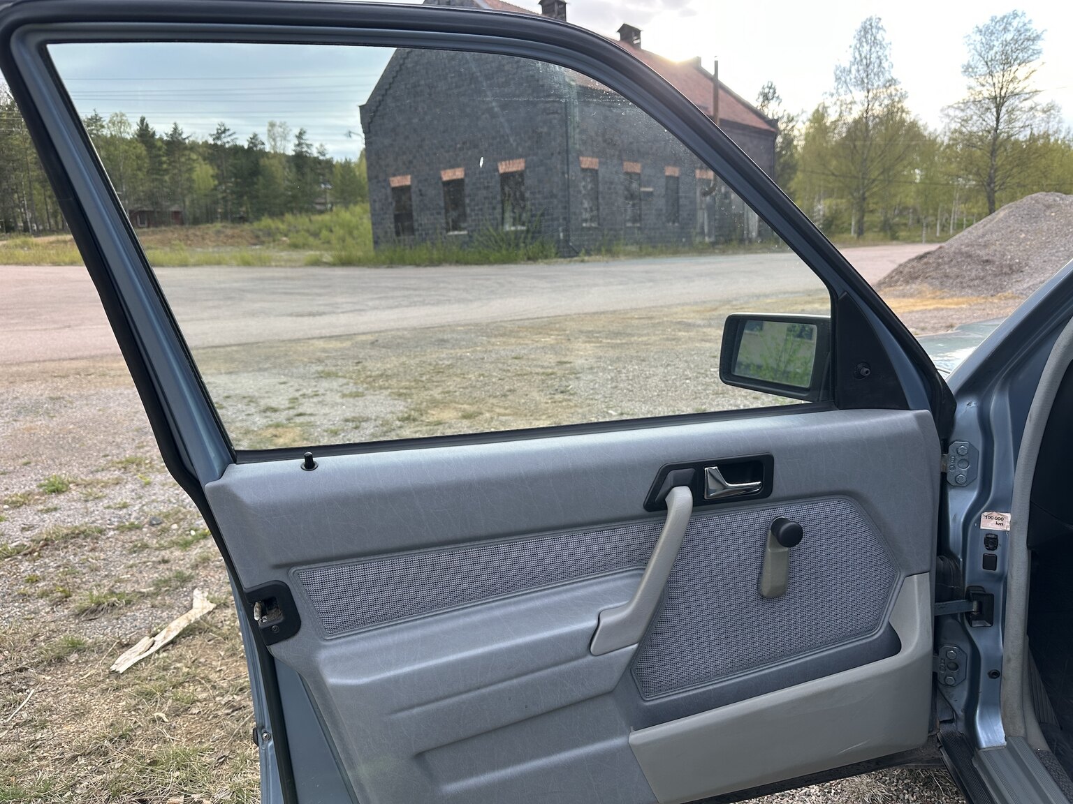 Interior image of 1988 Mercedes-Benz 190 E
