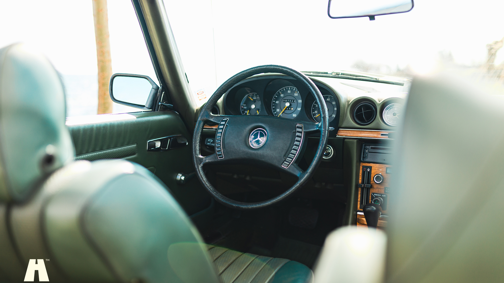 Innenraumfoto von 1972 Mercedes-Benz 350 SL (2)