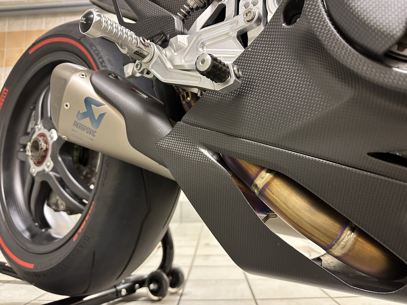 Aussenfoto 2021 Ducati Superleggera V4 23/500