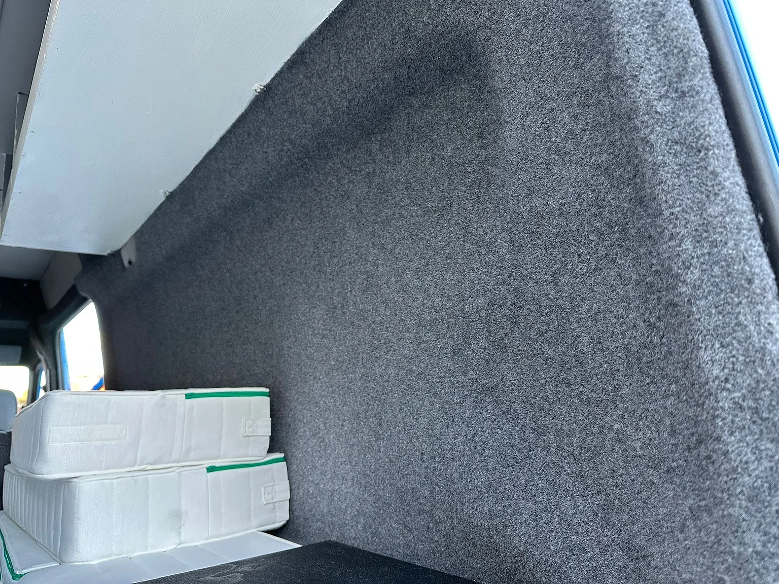 Interiörbild 2004 Mercedes-Benz Sprinter 4x4 Campervan/Overlander (19)