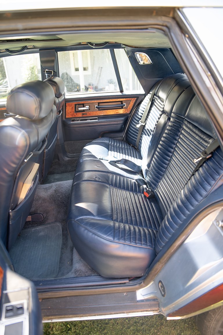 Interior image of 1985 Lincoln Continental 5.0 V8 EFI