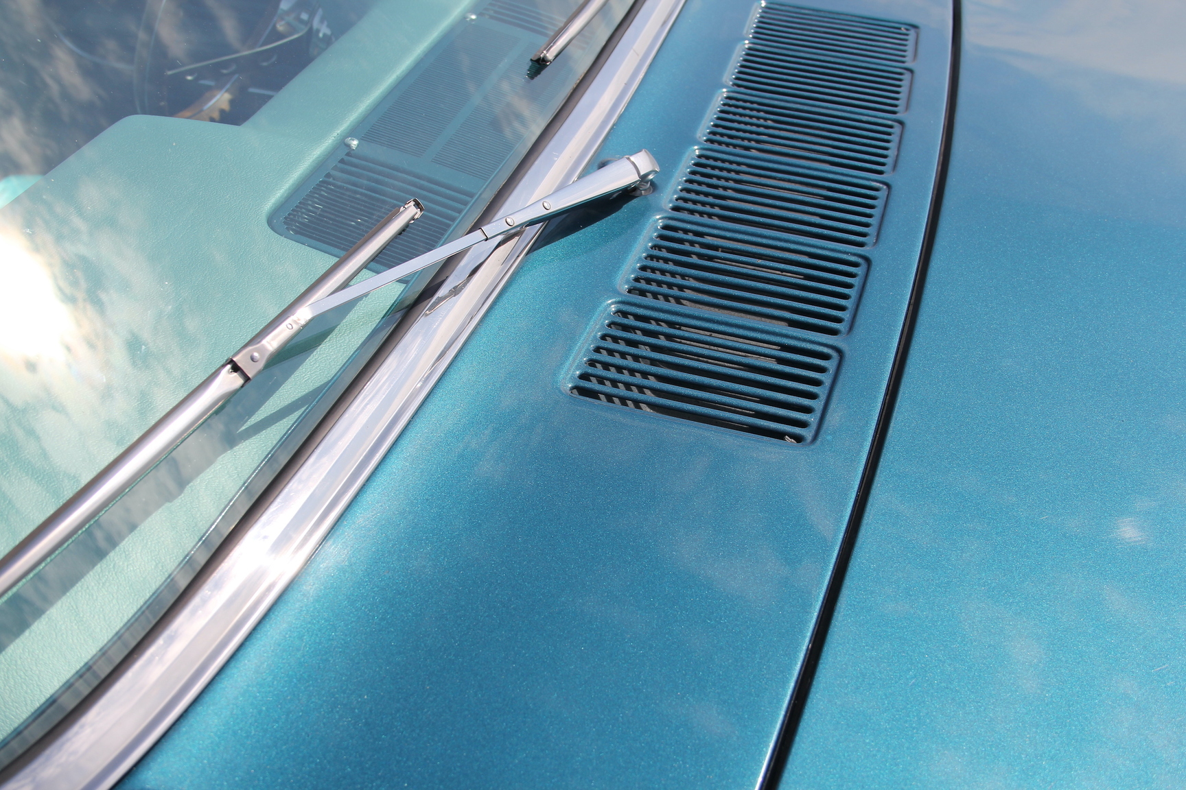 Exterior image of 1966 Ford Mustang 289 Cabriolet (45)