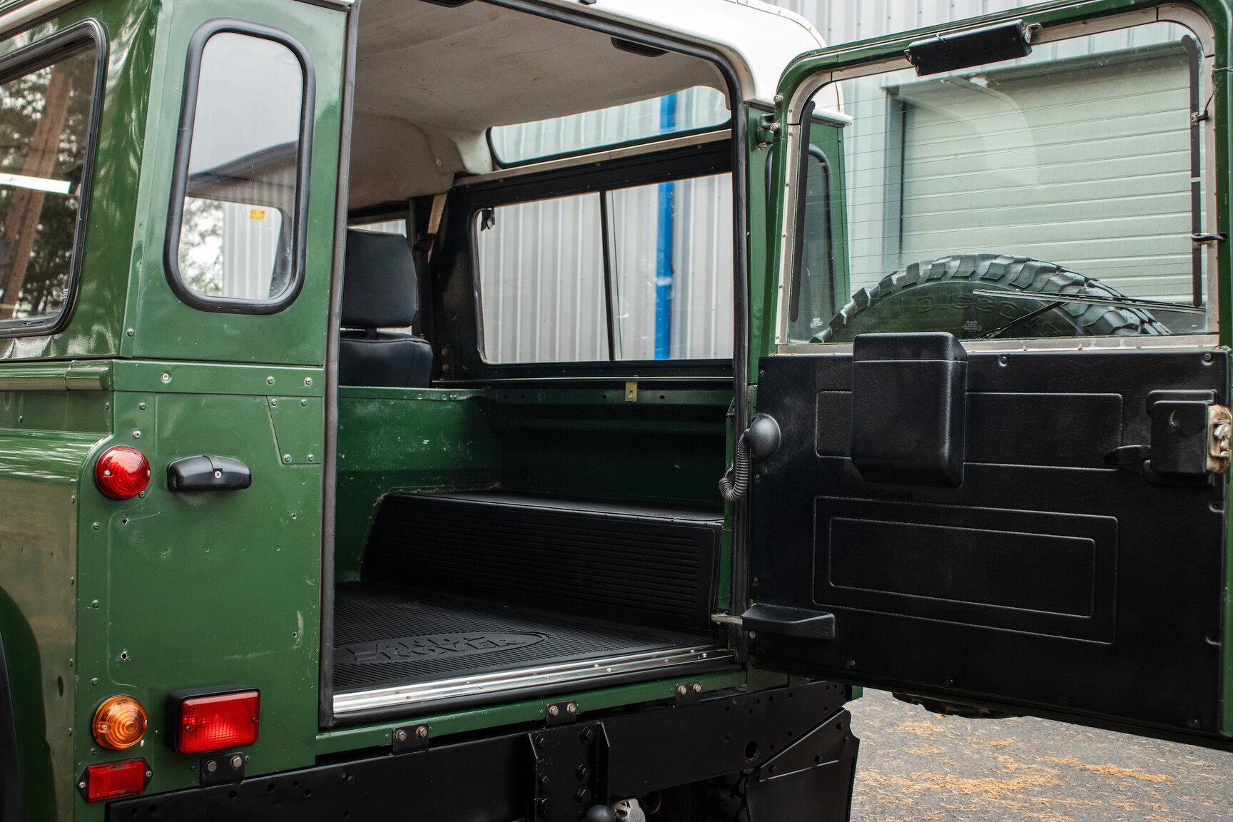 Innenraumfoto von 1996 Land Rover Defender 90 300TDi (9)