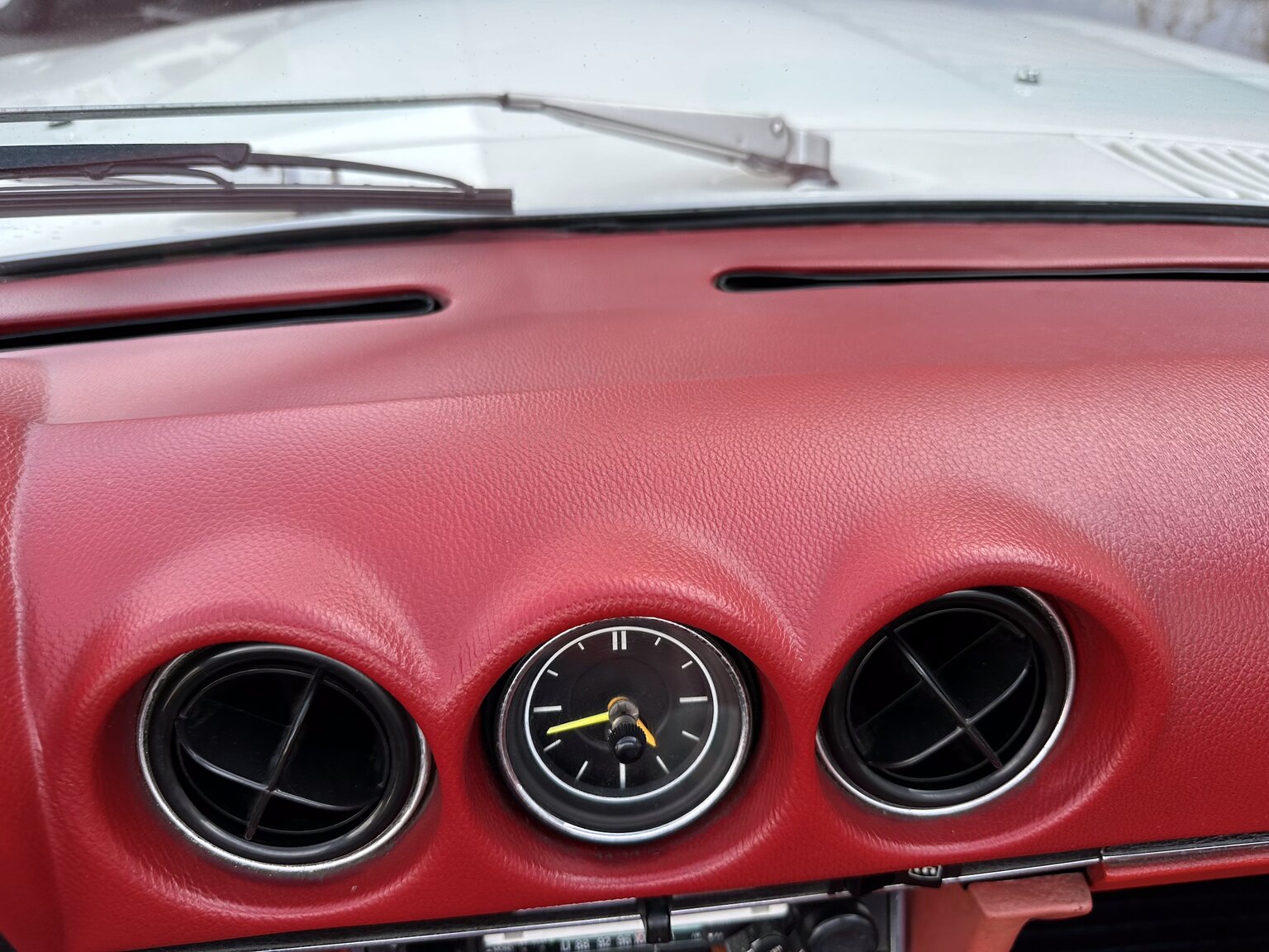 Interior image of 1972 Mercedes-Benz 350 SL