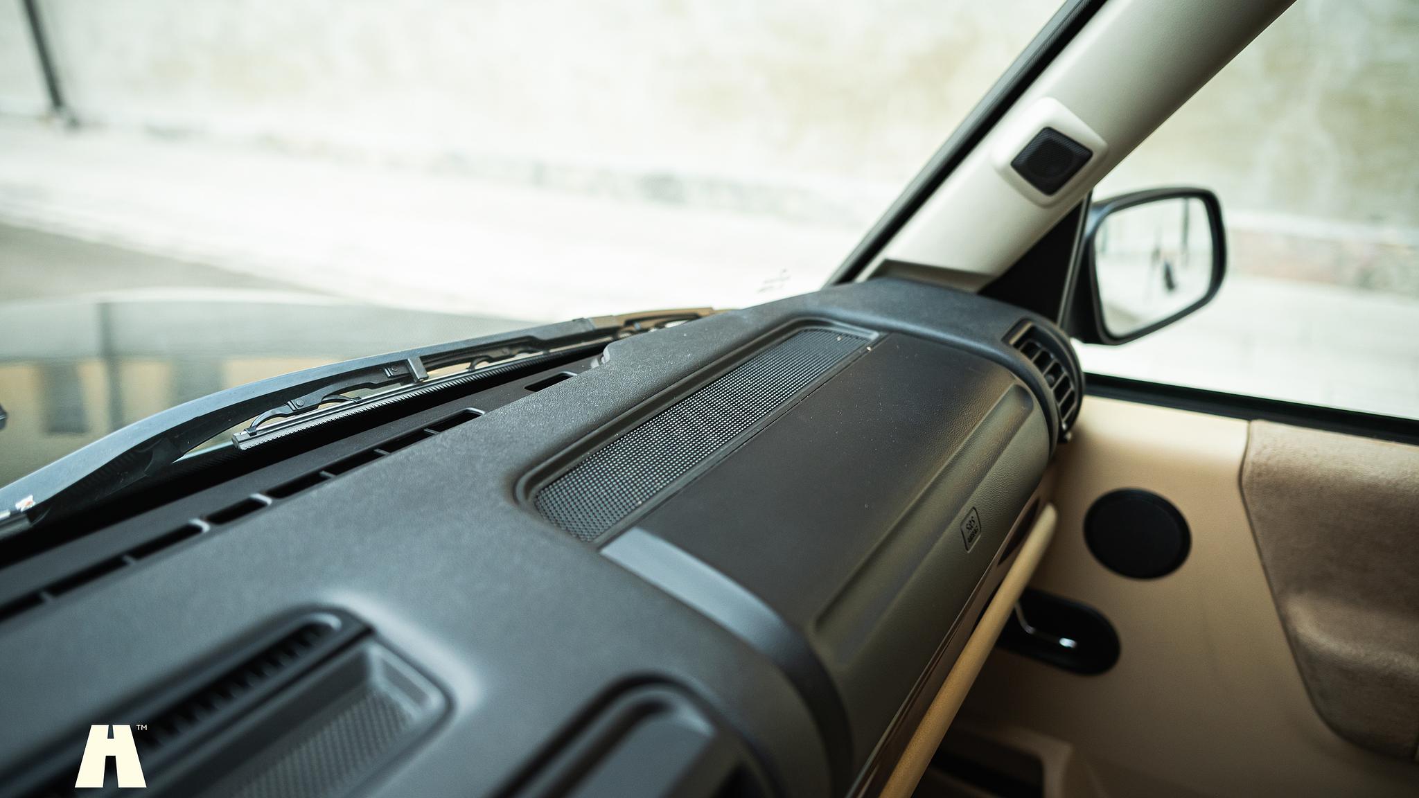 Interior image of 2003 Land Rover Discovery II, 2003