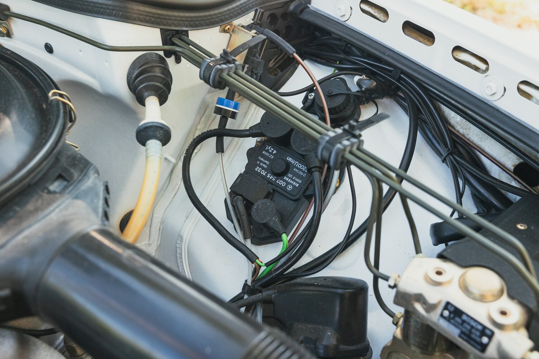 Image of 1987 Mercedes-Benz 230E mechanics (16)