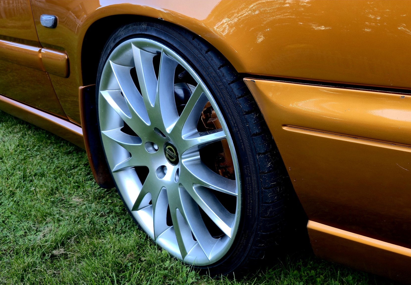 Exterior image of 1998 Volvo V70 R 2.3 T Automatisk