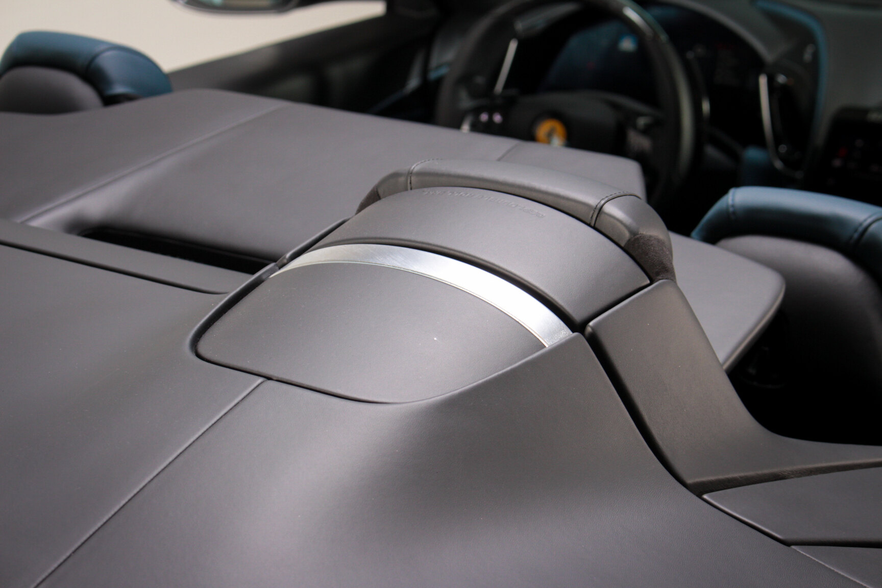 Interiörbild 2024 Ferrari Roma Spider