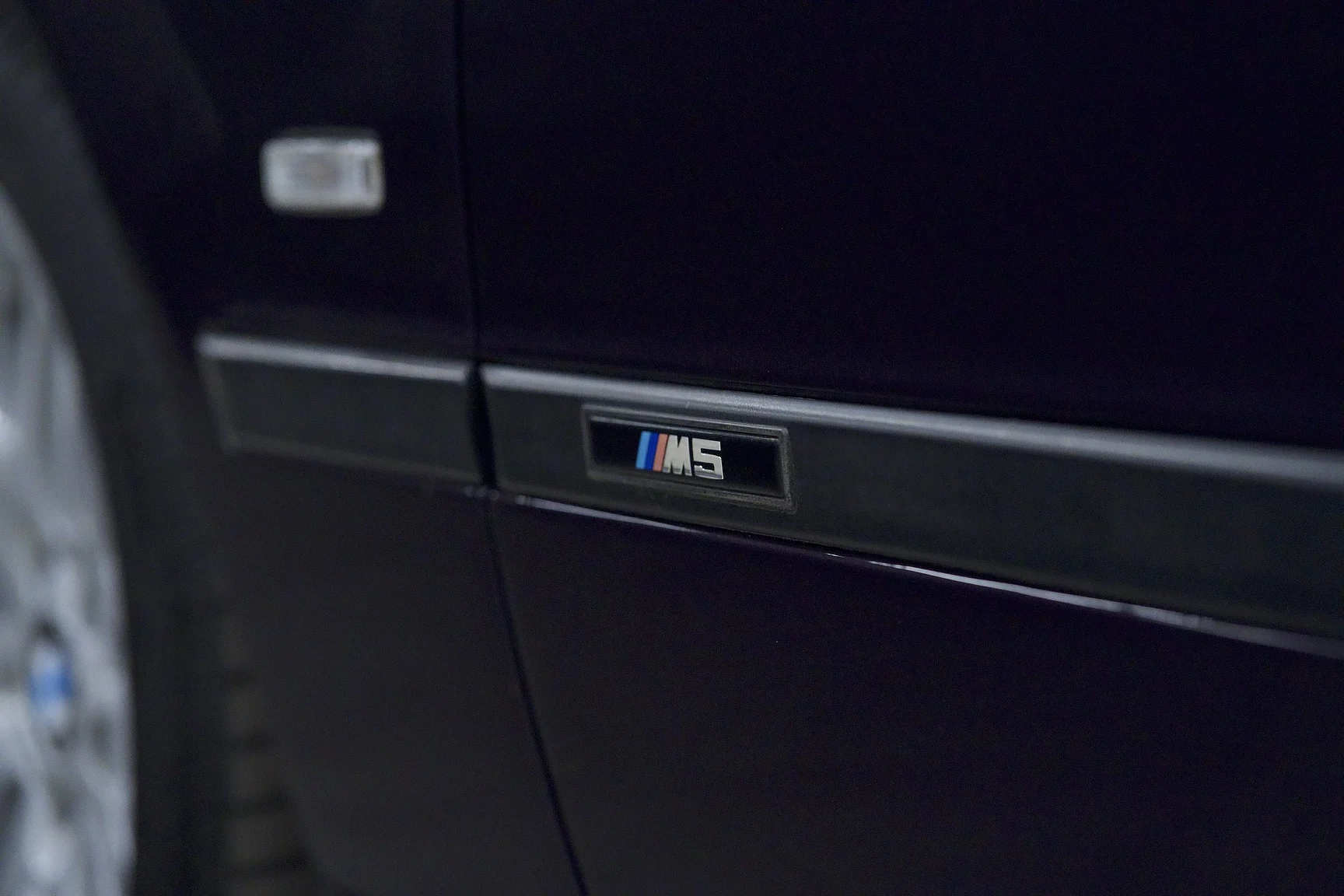 Exteriörbild på 2002 BMW M5 E39 (52)