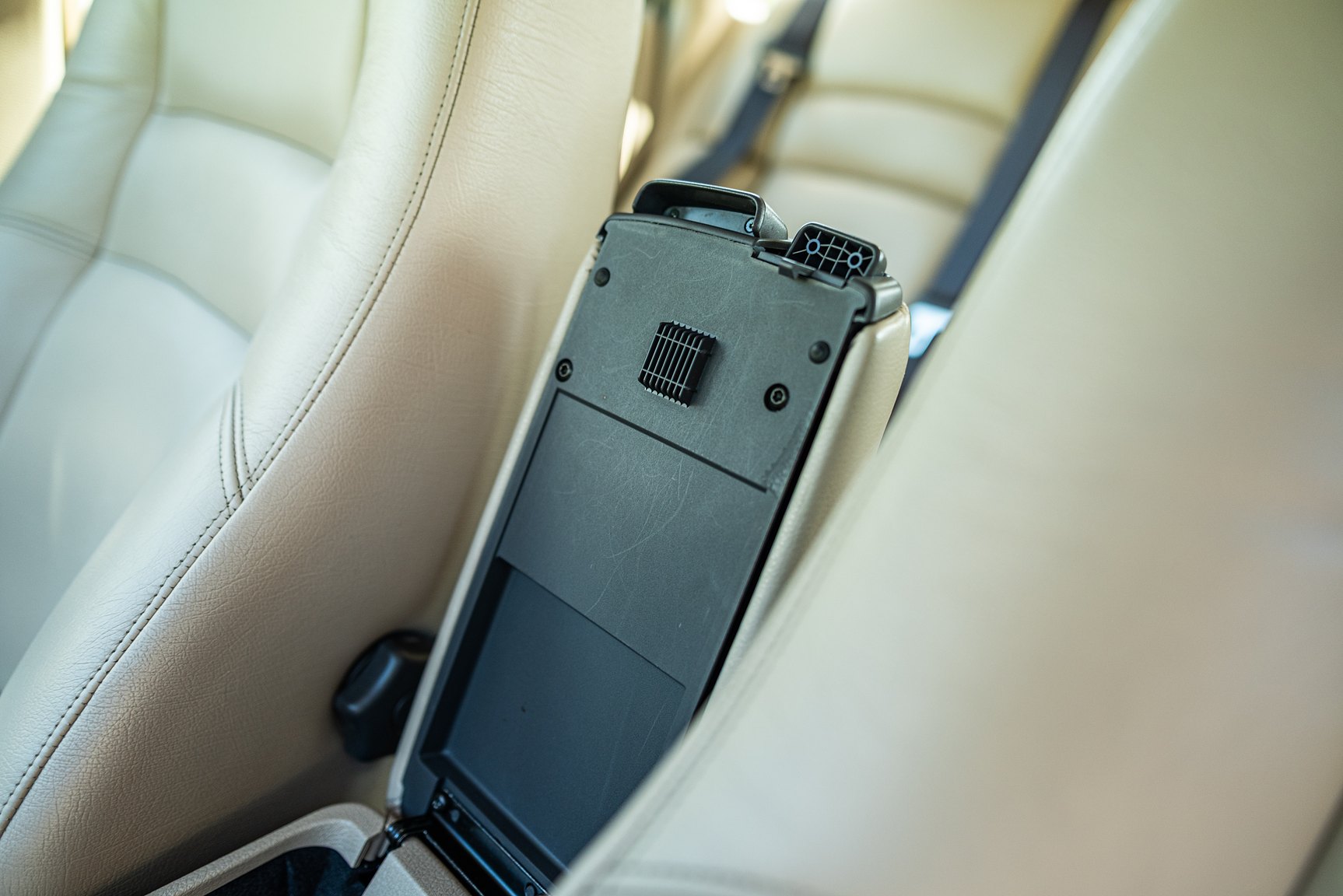 Interior image of 2000 Volvo V70 XC 2.4 T AWD 